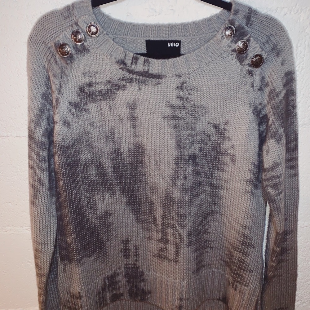 UNIQ grey sweater with silver botton detail